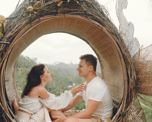 We provide you with the best honeymoon packages